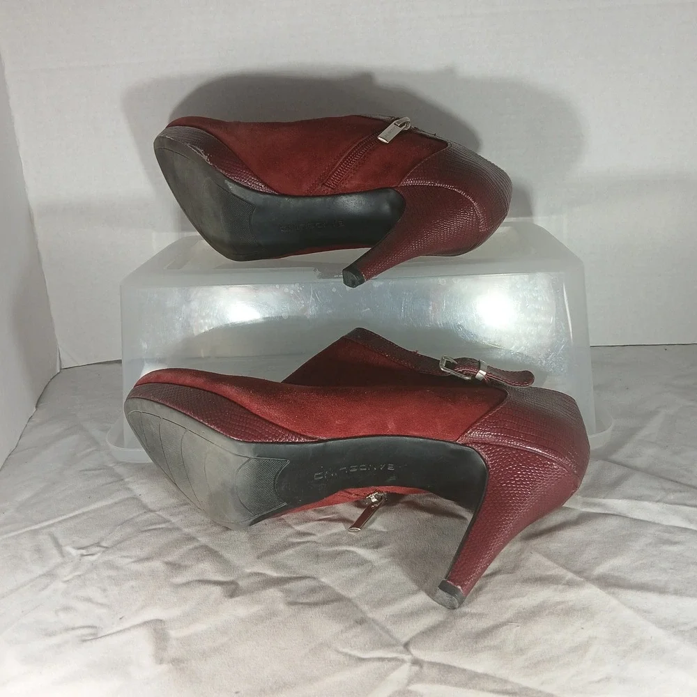 Bandolino Women Burgundy Suede‎ Snake Embossed Ankle Booties Heels Size 8.5M